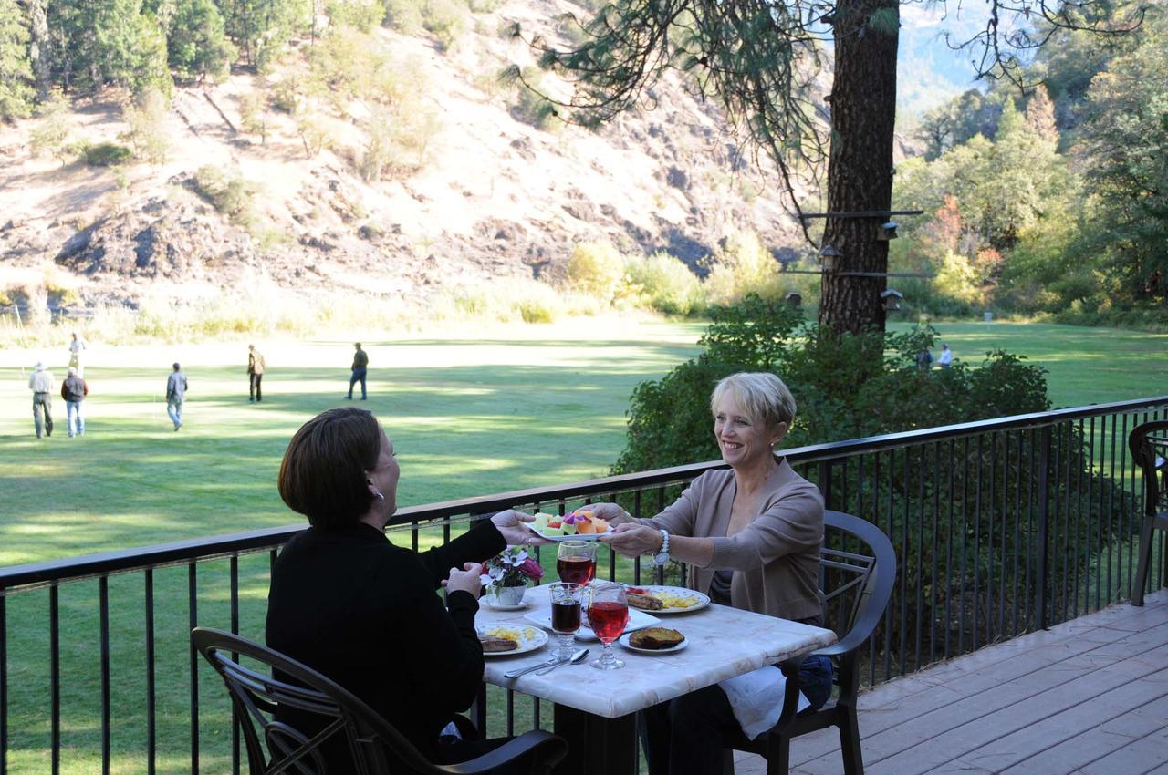 Merlin Morrisons Rogue River Lodge מראה חיצוני תמונה