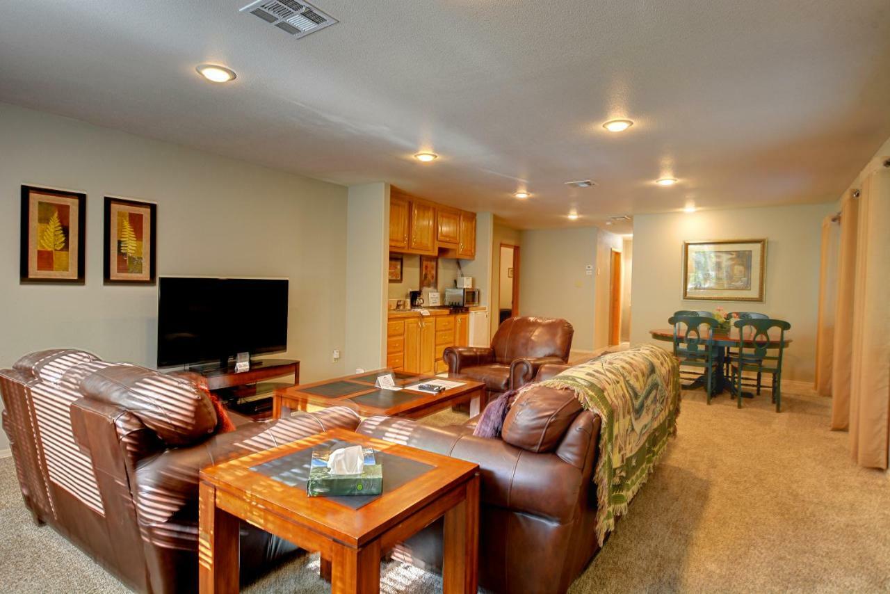 Merlin Morrisons Rogue River Lodge מראה חיצוני תמונה